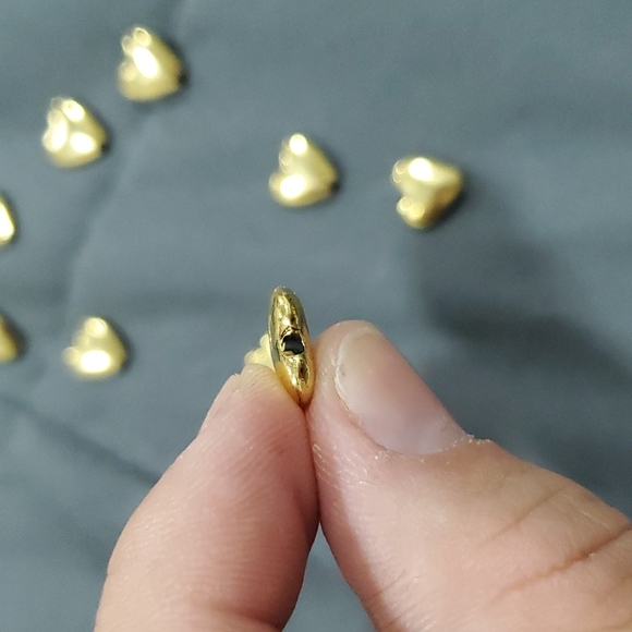 💥50% sale💥 10 Gold heart beads #1873 - Picture 3 of 3